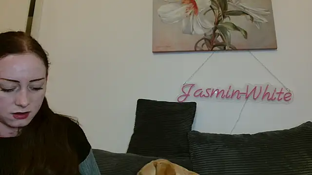 Snapshot of Jasmin-White chatting on May 9, 2026, 8:12 pm Jasmin-White online show from May 9, 2026, 8:12 pm