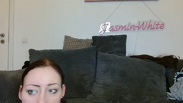 Snapshot of Jasmin-White chatting on April 23, 2026, 12:40 pm Jasmin-White online show from April 23, 2026, 12:40 pm