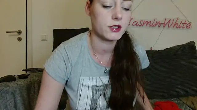 Snapshot of Jasmin-White chatting on May 8, 2026, 2:54 pm Jasmin-White online show from May 8, 2026, 2:54 pm