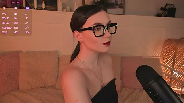 Snapshot of UnaMedison chatting on April 10, 2026, 10:22 am UnaMedison online show from April 10, 2026, 10:22 am