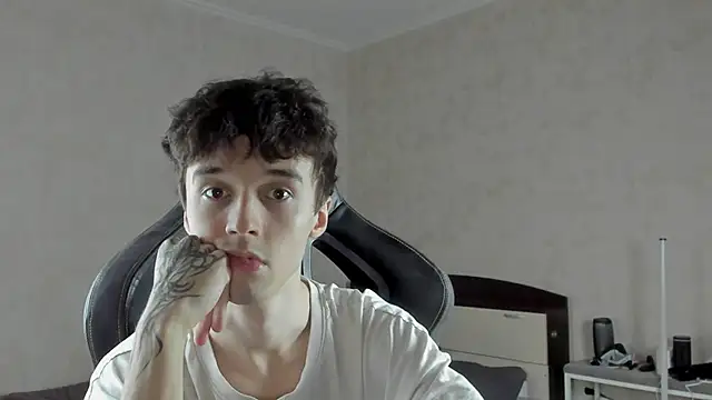 Snapshot of MasonWarholl chatting on March 5, 2026, 2:19 am MasonWarholl online show from March 5, 2026, 2:19 am