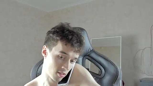 Snapshot of MasonWarholl chatting on October 16, 2025, 6:38 pm MasonWarholl online show from October 16, 2025, 6:38 pm