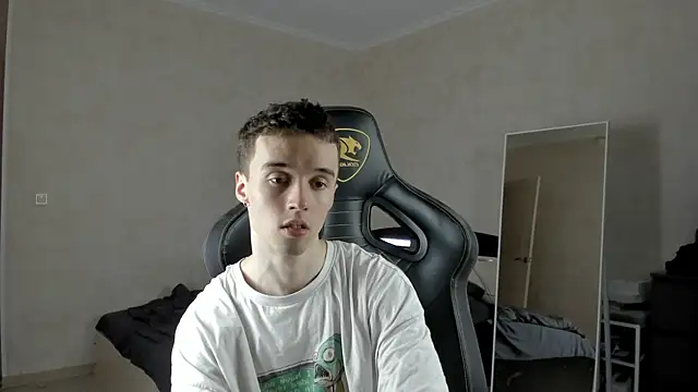 Snapshot of MasonWarholl chatting on March 4, 2025, 3:59 pm MasonWarholl online show from March 4, 2025, 3:59 pm