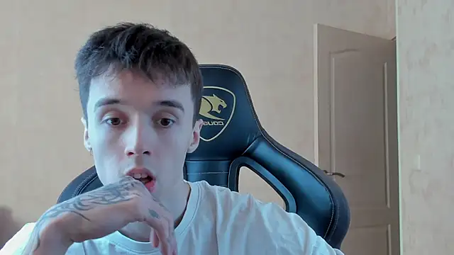 Snapshot of MasonWarholl chatting on April 9, 2026, 3:29 pm MasonWarholl online show from April 9, 2026, 3:29 pm