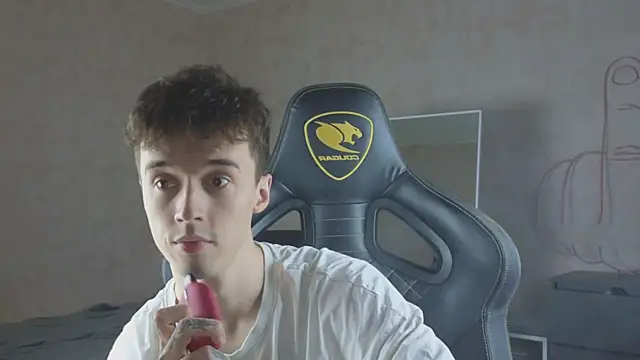 Snapshot of MasonWarholl chatting on October 18, 2025, 10:12 pm MasonWarholl online show from October 18, 2025, 10:12 pm