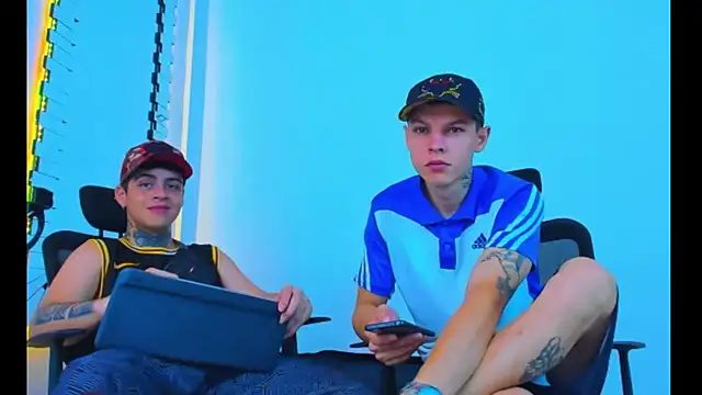 Snapshot of HOT_boy2025 chatting on November 30, 2025, 4:57 am HOT boy2025 online show from November 30, 2025, 4:57 am