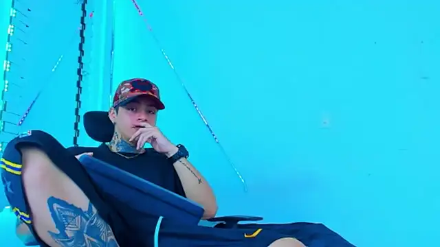 Snapshot of HOT_boy2025 chatting on October 12, 2025, 6:53 pm HOT boy2025 online show from October 12, 2025, 6:53 pm