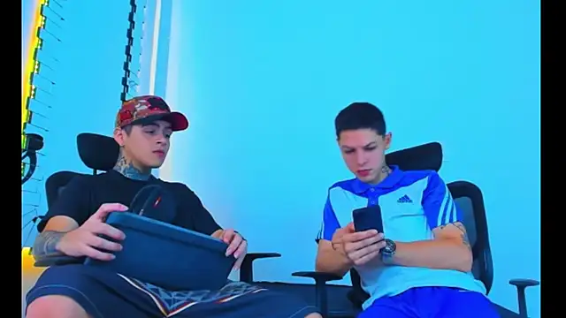 Snapshot of HOT_boy2025 chatting on November 27, 2025, 2:12 am HOT boy2025 online show from November 27, 2025, 2:12 am