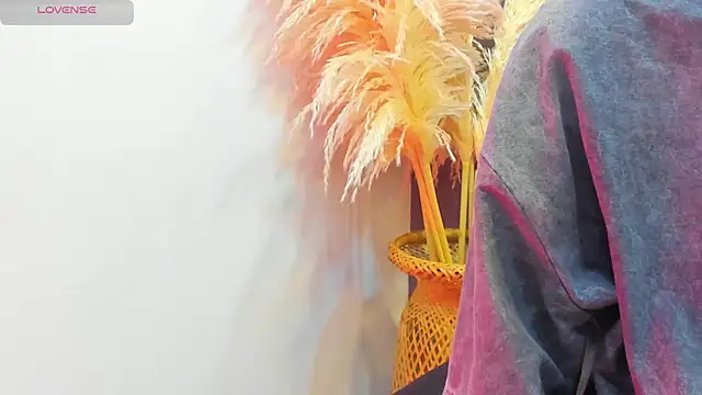 Snapshot of Tinny_and_Candy chatting on October 18, 2025, 12:29 pm Tinny and Candy online show from October 18, 2025, 12:29 pm