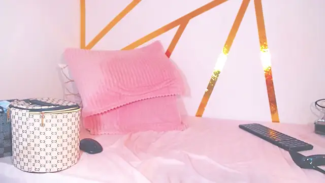 ScarletAbril online show from November 13, 2025, 3:27 pm