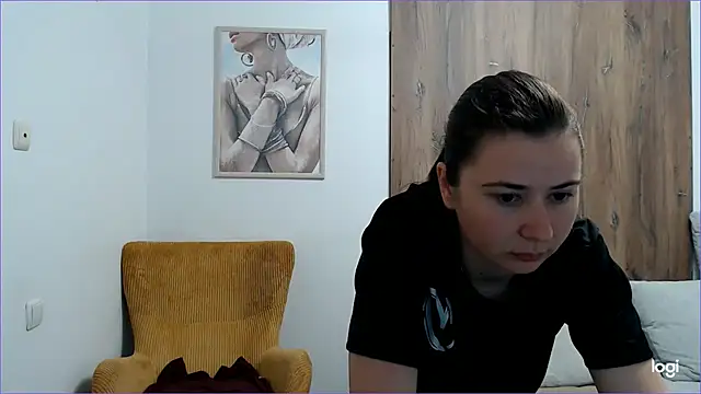 VioletaFlower7 online show from May 26, 2026, 7:17 am