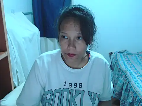 Snapshot of home_vlak chatting on April 10, 2026, 12:28 am home vlak online show from April 10, 2026, 12:28 am