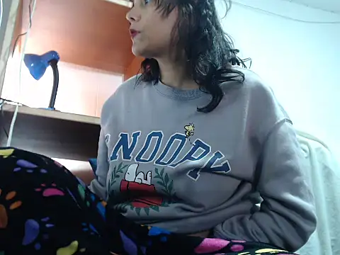 Snapshot of home_vlak chatting on April 3, 2026, 8:59 pm home vlak online show from April 3, 2026, 8:59 pm