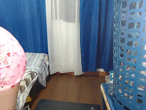 Snapshot of home_vlak chatting on May 19, 2026, 12:15 am home vlak online show from May 19, 2026, 12:15 am