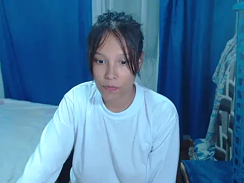 Snapshot of home_vlak chatting on May 17, 2026, 3:39 am home vlak online show from May 17, 2026, 3:39 am