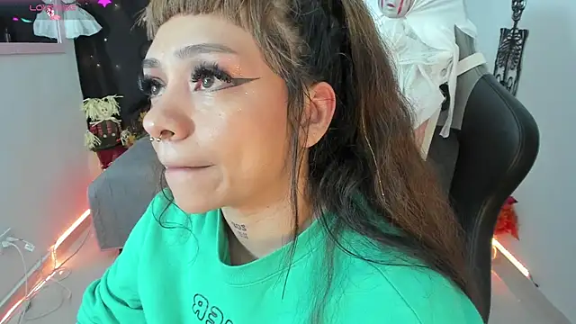 zoesullivan online show from October 6, 2025, 10:27 am