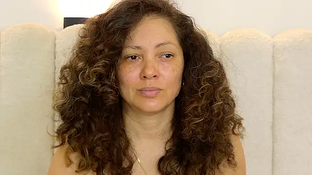 Juliabadlee online show from November 14, 2025, 8:12 pm