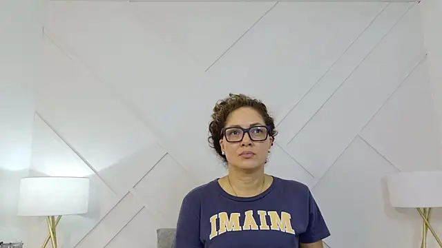 Snapshot of Juliabadlee chatting on May 25, 2026, 12:10 am Juliabadlee online show from May 25, 2026, 12:10 am