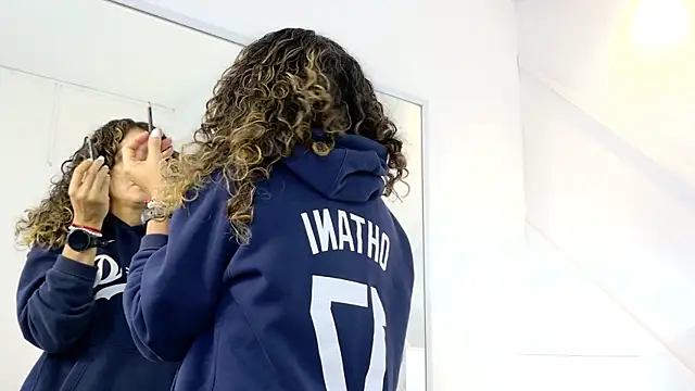 Juliabadlee online show from July 28, 2026, 12:18 am