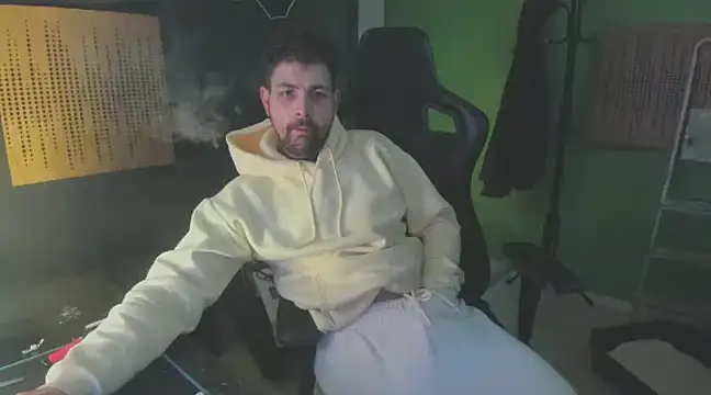 Snapshot of savage_daddyy chatting on January 8, 2025, 8:38 am savage daddyy online show from January 8, 2025, 8:38 am