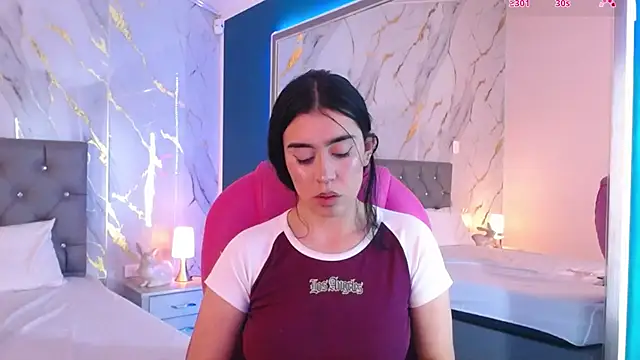 Julieta De Los Angeles online show from March 11, 2025, 10:40 am