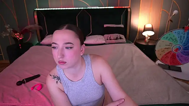 Snapshot of MonAmourrrR chatting on October 16, 2025, 5:38 am MonAmourrrR online show from October 16, 2025, 5:38 am