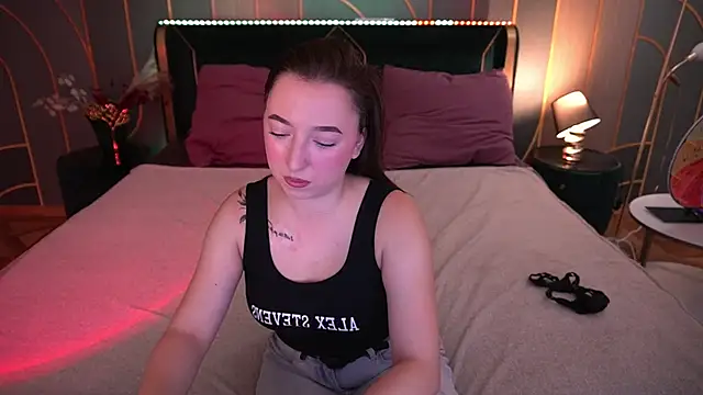 Snapshot of MonAmourrrR chatting on September 20, 2025, 6:18 am MonAmourrrR online show from September 20, 2025, 6:18 am