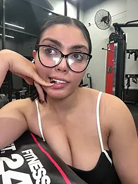 zui lu online show from March 1, 2025, 6:24 am