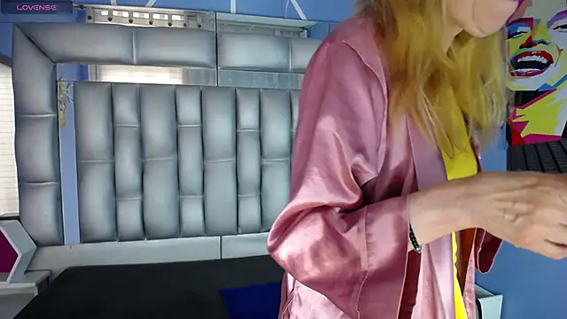 Snapshot of sophia_ny chatting on September 13, 2025, 1:44 pm sophia ny online show from September 13, 2025, 1:44 pm
