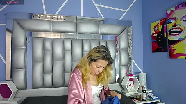 Snapshot of sophia_ny chatting on September 12, 2025, 1:33 pm sophia ny online show from September 12, 2025, 1:33 pm
