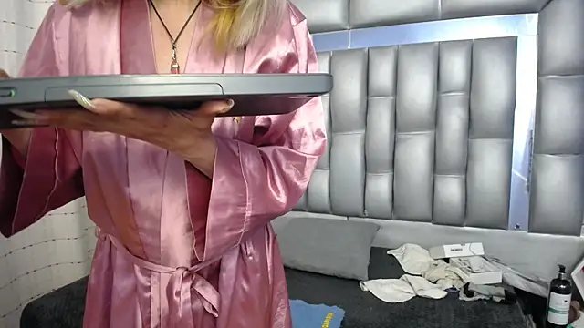 Snapshot of sophia_ny chatting on March 1, 2025, 1:32 am sophia ny online show from March 1, 2025, 1:32 am