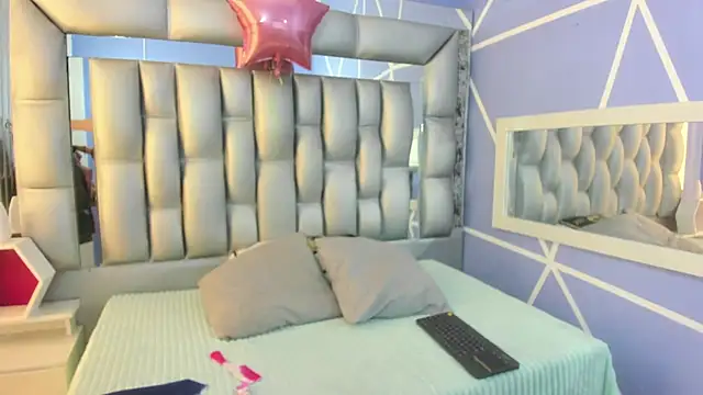 sophia ny online show from November 29, 2025, 1:55 pm