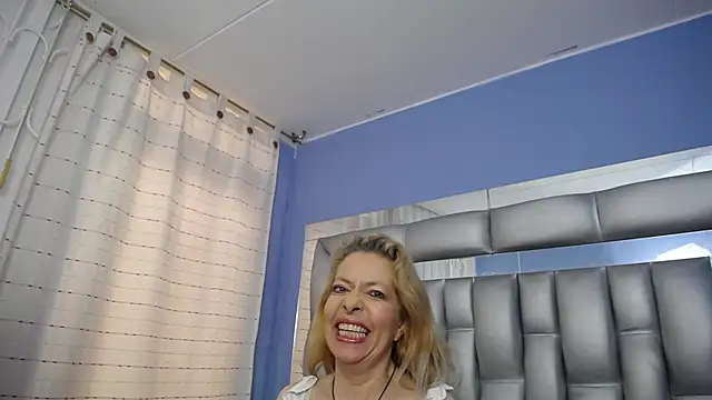 Snapshot of sophia_ny chatting on March 4, 2025, 1:06 pm sophia ny online show from March 4, 2025, 1:06 pm