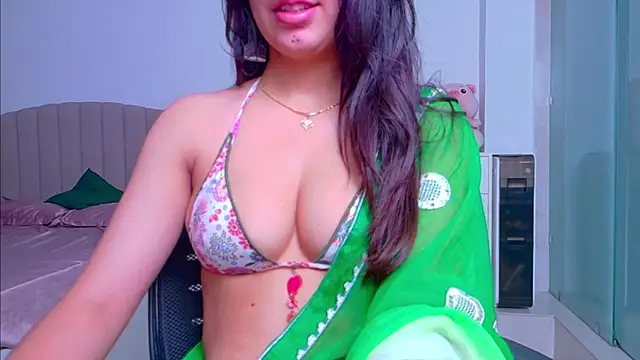 Snapshot of Aashika-Kaur chatting on September 13, 2025, 4:12 am Aashika-Kaur online show from September 13, 2025, 4:12 am