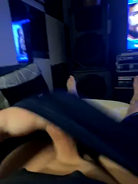 Snapshot of MatthewEmme chatting on October 27, 2025, 9:16 pm MatthewEmme online show from October 27, 2025, 9:16 pm