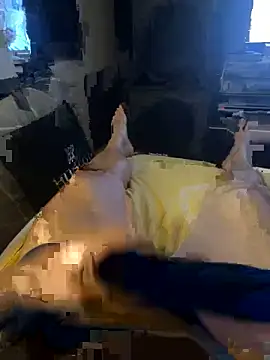 Snapshot of MatthewEmme chatting on September 21, 2025, 11:43 pm MatthewEmme online show from September 21, 2025, 11:43 pm