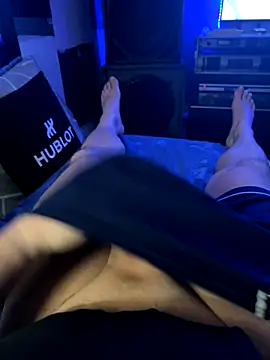 Snapshot of MatthewEmme chatting on December 3, 2025, 11:58 pm MatthewEmme online show from December 3, 2025, 11:58 pm