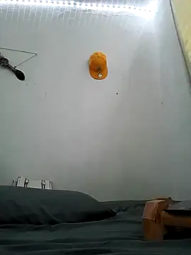 Snapshot of culitotragon24 chatting on October 8, 2025, 12:01 am culitotragon24 online show from October 8, 2025, 12:01 am