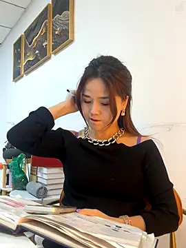 Efangfang online show from November 25, 2025, 11:10 am