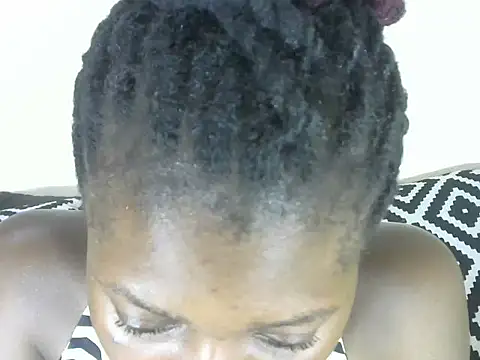 Snapshot of Pretty-emmie chatting on February 24, 2025, 9:20 pm Pretty-emmie online show from February 24, 2025, 9:20 pm