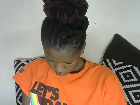 Snapshot of Pretty-emmie chatting on February 20, 2025, 5:12 am Pretty-emmie online show from February 20, 2025, 5:12 am