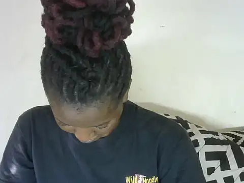 Snapshot of Pretty-emmie chatting on February 21, 2025, 1:33 pm Pretty-emmie online show from February 21, 2025, 1:33 pm