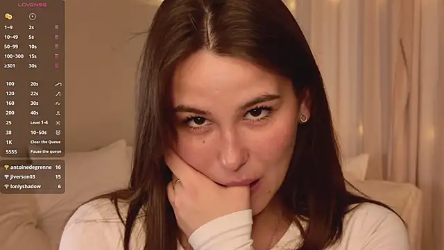 EmiliaDreams online show from June 1, 2026, 3:55 pm