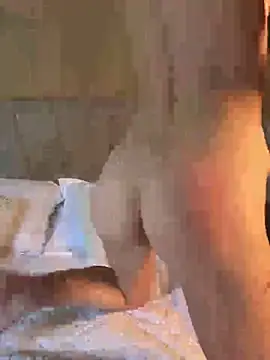 Valentcouple online show from October 16, 2025, 5:32 pm