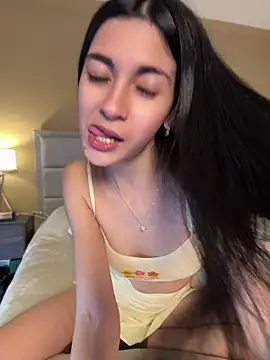 Valentcouple online show from May 5, 2026, 7:39 pm