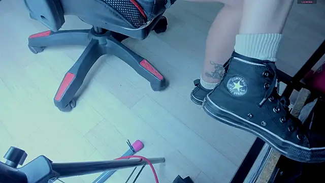 selene red  online show from November 1, 2025, 3:50 pm