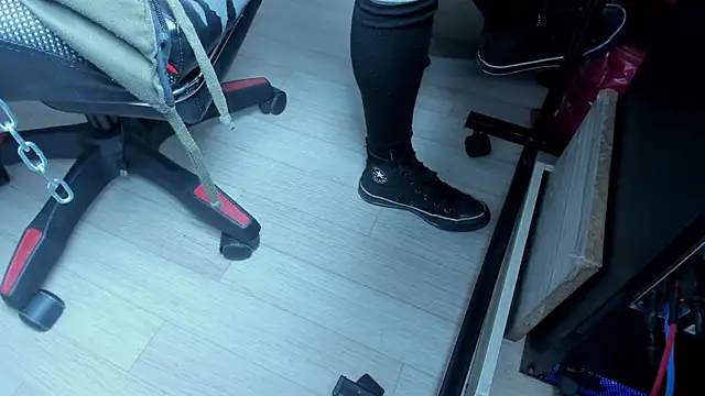 selene red  online show from October 13, 2025, 2:51 pm