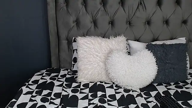 LOYAL SASHA online show from October 20, 2025, 7:14 pm