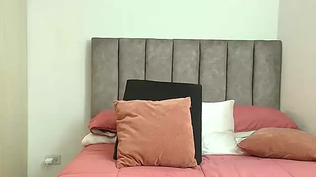 Snapshot of karina_lewis_ chatting on May 23, 2026, 4:44 am karina lewis online show from May 23, 2026, 4:44 am