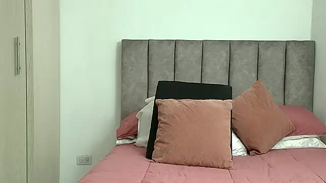 Snapshot of karina_lewis_ chatting on May 19, 2026, 4:52 am karina lewis online show from May 19, 2026, 4:52 am